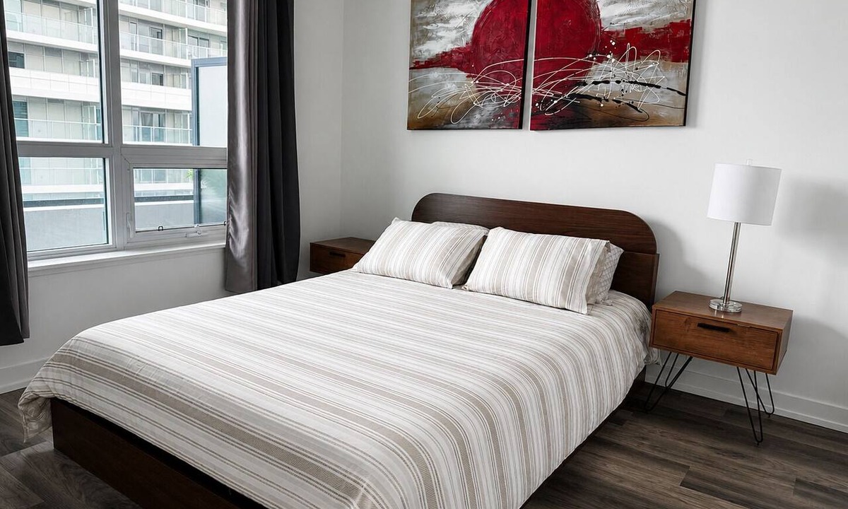 Pickering Condo | Beautiful Furnished Condo in Pickering Near Casino and Go Station! Rooftop pool!
