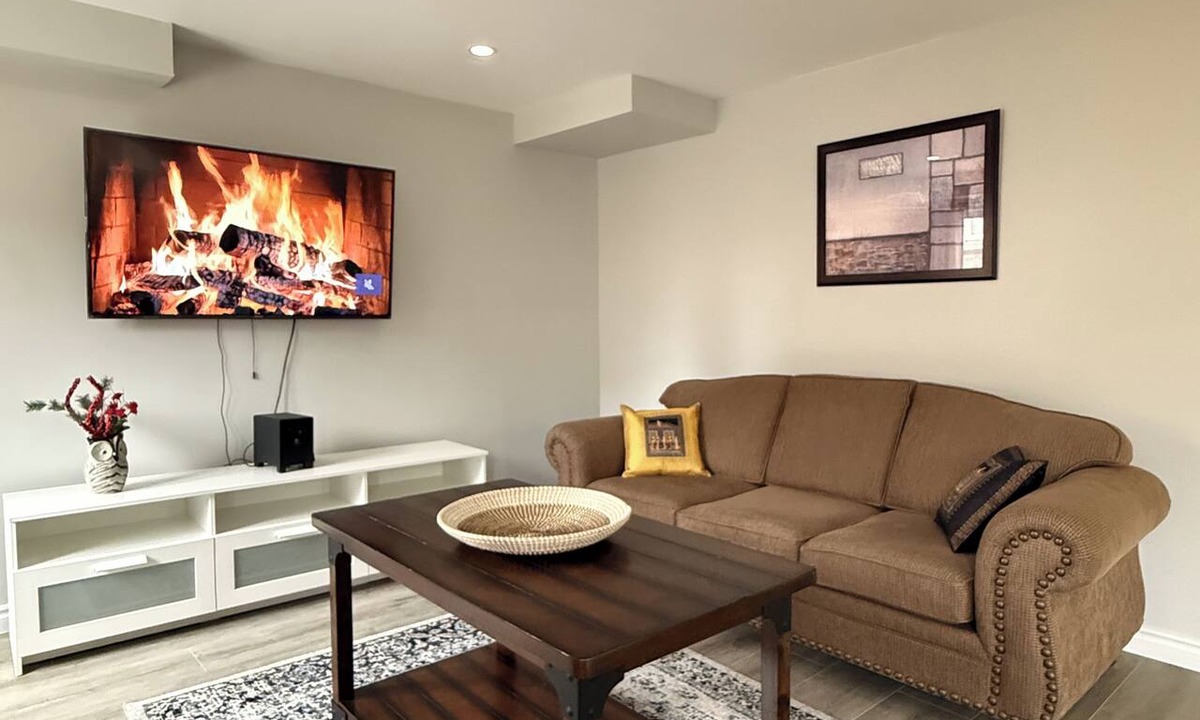 Bradford West Gwillimbury Apartment | Bright Cozy Suite in Quiet Neighborhood