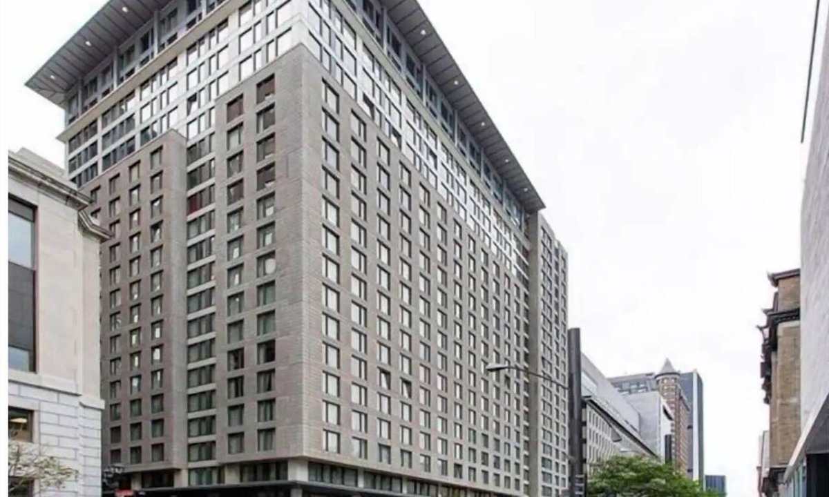 International District Condo | CHIC EXECUTIVE DOWNTOWN CONDO WITH FREE GARAGE PARKING NEAR THE OLD PORT !