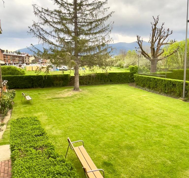 Llivia Apartment | Exclusiu apartament al centre, piscina, 3 hab, 2,5 banys, 6pax by Cal Querol