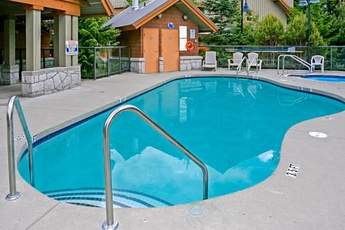 Village North House | Glacier's Reach 42