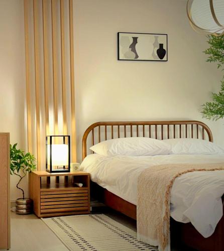 Yongsan-gu Apartment | New House Open Special Price l Seoul Station 7min by Car l Itaewon Haebangchon Walk 7min l Up to 5 Guests