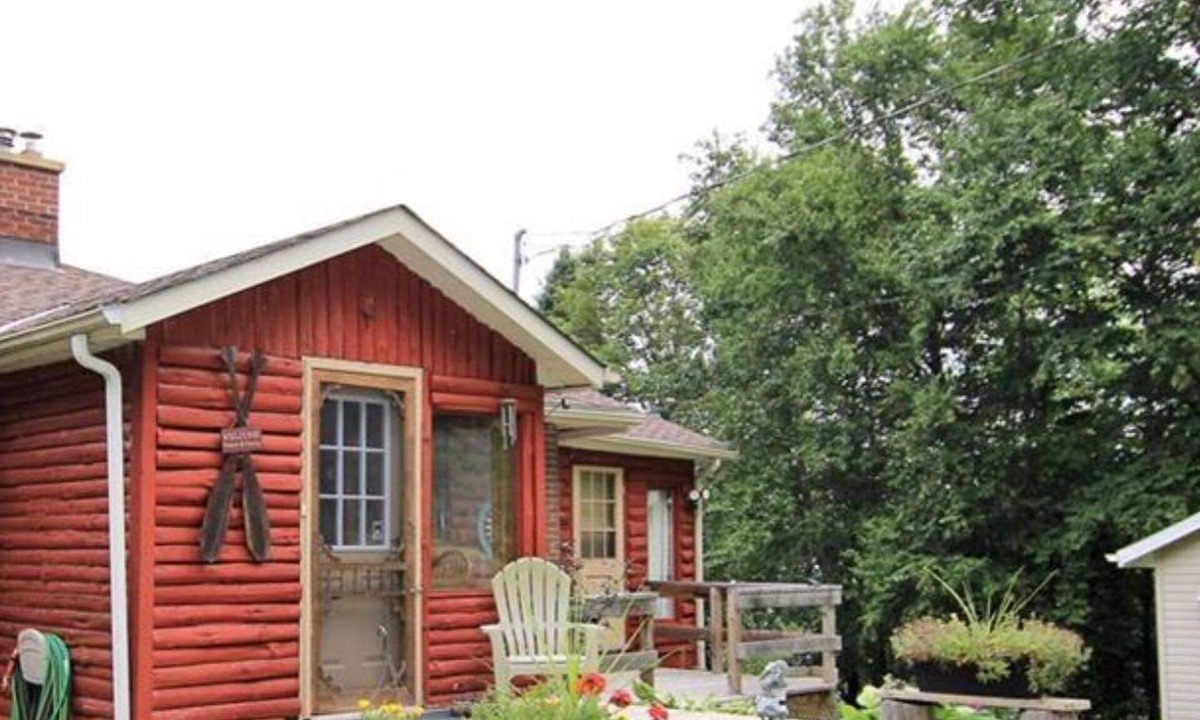 Unorganized Centre Parry Sound House | O’Leary’s Lane is Rustic and Cozy 4 season cottage! Fishing year round!