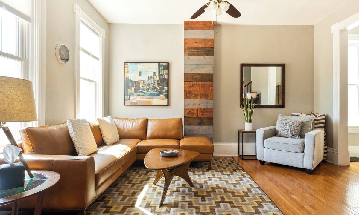 Dubuque House | Saint Mary's Place. Historic townhouse. Great downtown location.