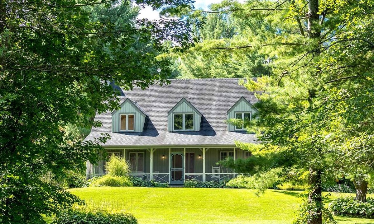 Marmora House | Secluded Riverfront Farmhouse with Pool, Hot Tub & Firepit in Ontario, Canada