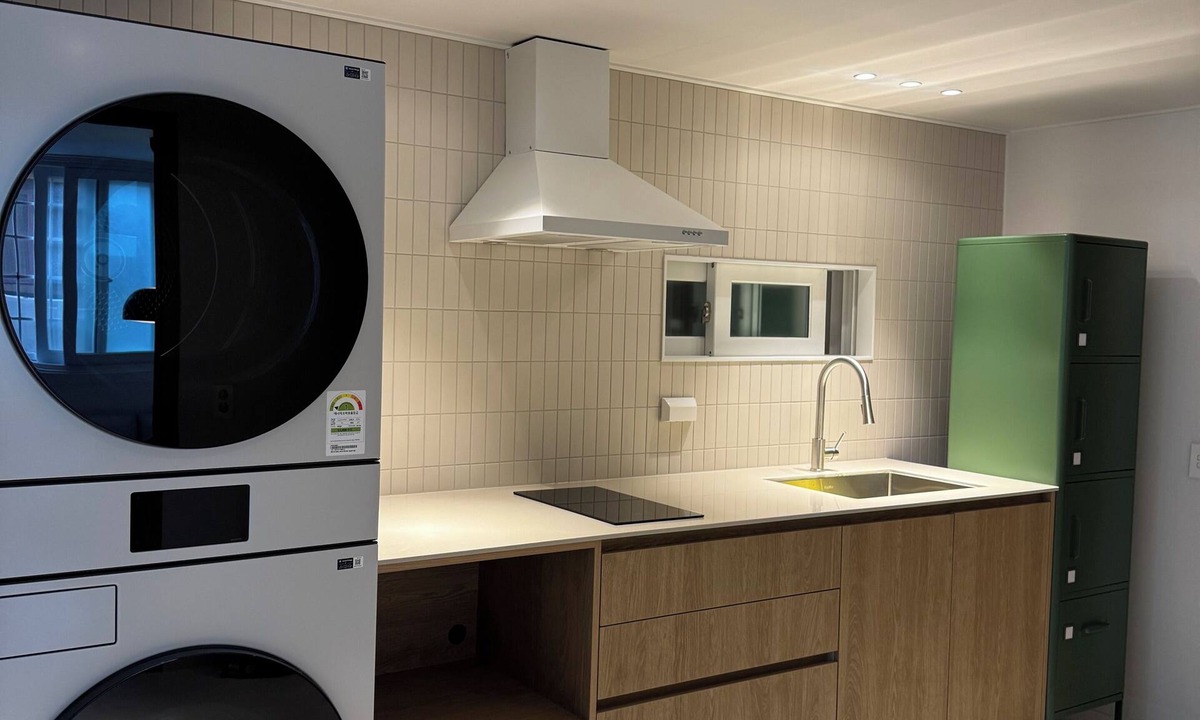 Seochon Apartment | Semi-basement 2-bedroom apartment near the Palace of Seoul