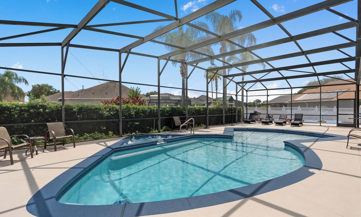 West Kissimmee House | South Facing Pool Hot Tub Themed Rooms Home Theater Swingset Splash Pad BBQ