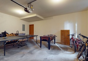 Alpine haven with wood fireplace & access to pool & hot tub in Black Butte Ranch
