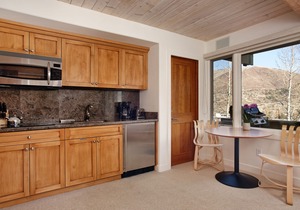 Aspen Alps - Studio with kitchenette and full bath -next to Aspen Mountain in Aspen