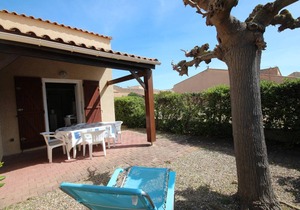 Corner holiday home, sleeps 5, 150 metres from the beach, secure LES SENTOLINES residence without. in PORTIRAGNES