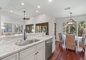 Villa Overlooking Roy Barth Tennis Courts- 5 Minute Walk to Beach in Kiawah Island