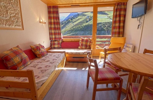 Meribel-Mottaret Apartment | 10m from ski slopes, 3rd floor, balcony, 40m², Méribel-Mottaret