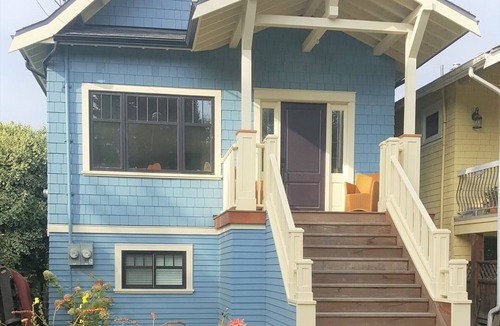 Kensington-Cedar Cottage House | ❤ 2 BDRM Charmer - Central Location - FREE Parking