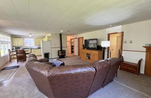 Sauble Beach House | Affordable Sauble Beach Getaway