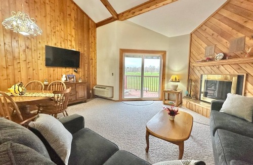 Hill City Villa | Atv trails Fall Colors Parking Sleep 12 3 Bedroom w/loft better than any motel.
