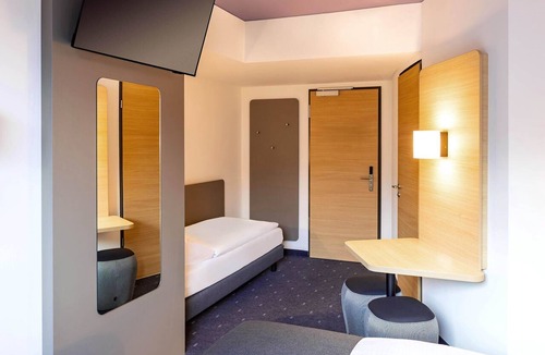 Wallgraben-West Hotel | B&B Hotel Stuttgart-Vaihingen
