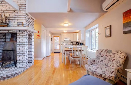 Fells Pond House | Cape Cod Retreat. Near Beaches and Amazing Pond