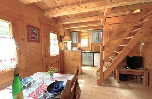Les Praz-de-Chamonix Ski Chalet | Charming mazot with garden, pets allowed, parking, wifi