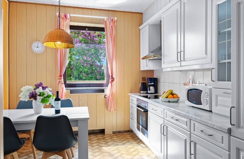 Kuehlungsborn Apartment | Combined group booking vacation home Kleckerburg up to 25 persons - vacation apartments