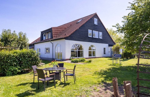 Kuehlungsborn Apartment | Combined group booking vacation home Kleckerburg up to 25 persons - vacation apartments