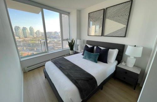 Crosstown Apartment | Condo Downtown Vancouver - Near Rogers Arena & BC Place w Parking