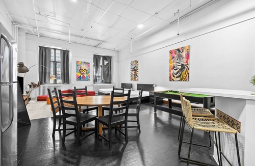 International District Apartment | Cozy open concept Loft in the Heart of Old Port