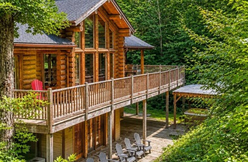 Labelle Ski Chalet | Cozy Retreat Near Mont-Tremblant - 18 guests/Lake/Pool/Spa/Tennis/Volleyball