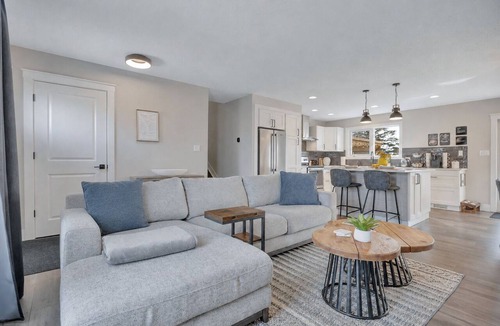 Southeast Edmonton House | Edmonton's Ultimate Family Hangout: Retro Gaming Garage and Private Hot Tub!