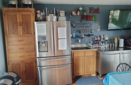 Palmers House | Get the family together for the Holidays or snowmobiling!
