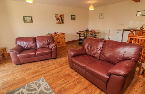 Kirkby Stephen Cottage | HAYLOFT COTTAGE, pet friendly, with a garden in Newbiggin-On-Lune