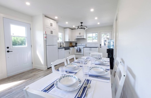 Shortts Lake Cottage | Lakefront 2-bedroom cottage in beautiful Shortts Lake with AC