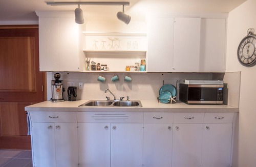 Maple Bay Apartment | Oceanfront Suite with Hot Tub