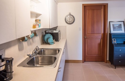 Maple Bay Apartment | Oceanfront Suite with Hot Tub