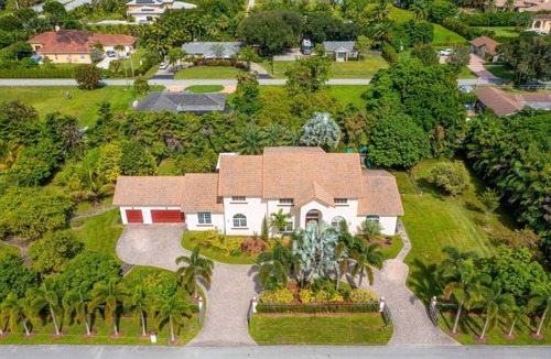 Plantation House | Sleeps 22 Sawgrass Estates Luxury Mansion 7 Bed | Basketball Court |Theater | Game Room | Pool