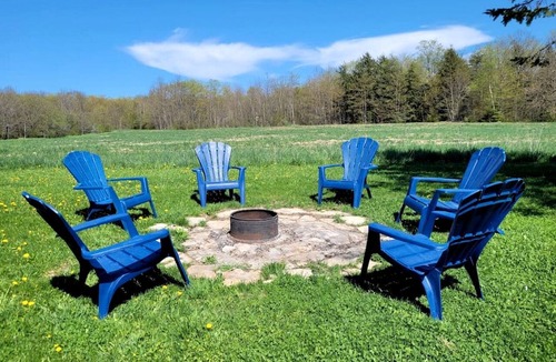 Lion's Head Cottage | Spacious Lakeside Cottage with Games Room and Firepit, Walking Distance to Beach and Marina, Lion's Head, Ontario