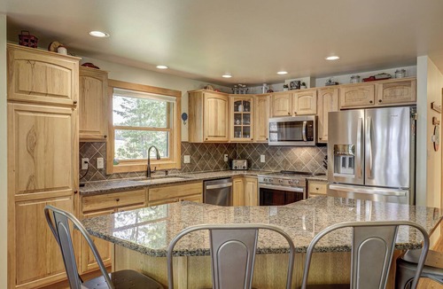 Eagle River Cabin | Stunning 5 BR on Eagle Lake/Chain of Lakes with 2 private docks!