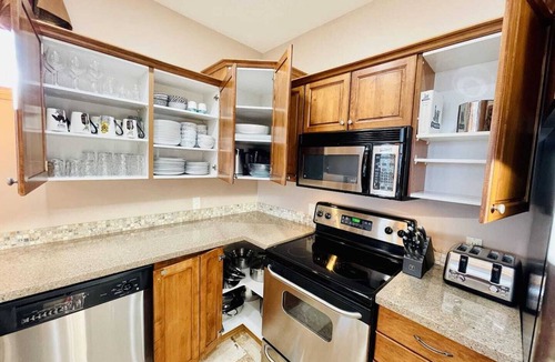 East Kootenay Condo | SullivanStone #32 - Golf - Ski - Hike - Chill - Private Hot Tub - Sleeps 8.