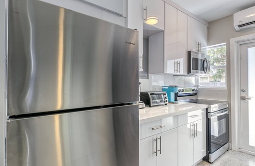 Wilton Manors Apartment | Sunshine Complex