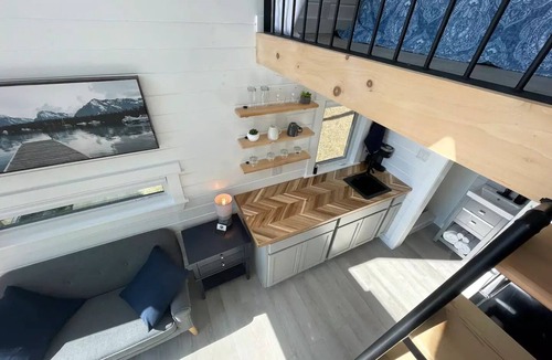 Clare House | “Tiny Four” (Private Hot Tub)