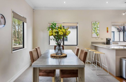 Saint Johns Apartment | Upper Floor 2BR Unit near Eastern Auckland Beaches