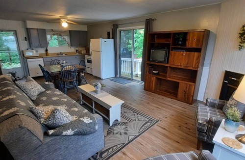 Nipissing Cabin | Very Private Lakefront Cottage in sheltered cove on Lake Nipissing South Bay