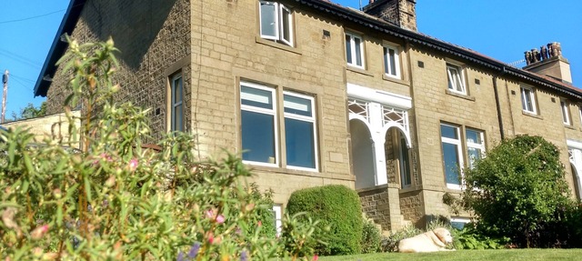 1 BRIDGE END & GARDEN, pet friendly in Grassington in Grassington