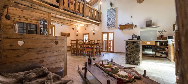 10 people Chalet 100m² mountain atmosphere, great great winter ski, hiking in summer in Orelle