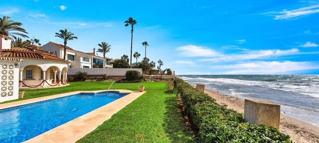 1100 Stunning Marbesa Beachfront Villa with Garden Pool in Marbella