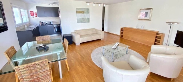 181 * Modern, bright and spacious with 3 bedrooms, 2 bathrooms and free parking in Lausanne