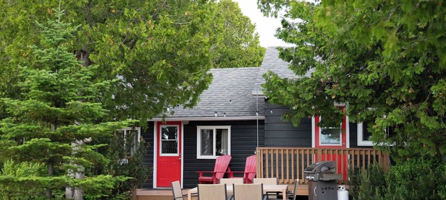 2 Bed Renovated Waterfront Cottage | Kayak in Tobermory