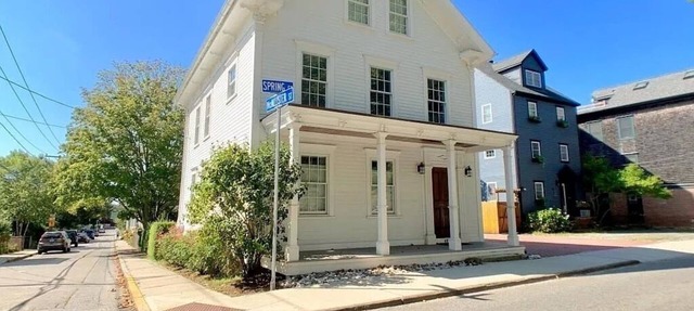 2 Bedroom/2 Bath In the Heart of Newport- Deck + Back Yard + Off-Street Parking! in Newport