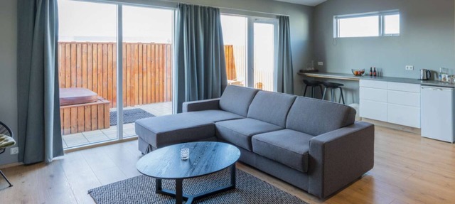 2 Bedroom Apartment with Hot Tub - Stracta Hotel Hella in Hella