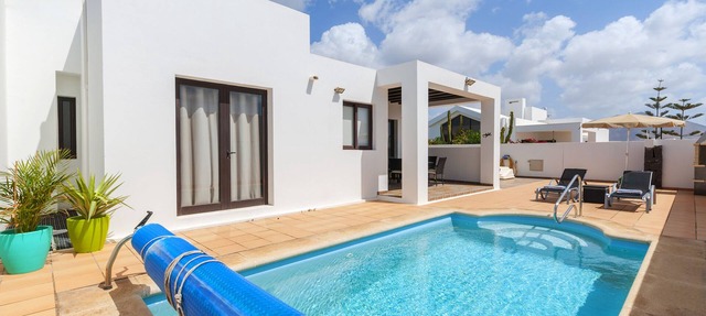 2 Bedroom Villa, with Private Pool and A/C, Close to Town Centre in Playa Blanca