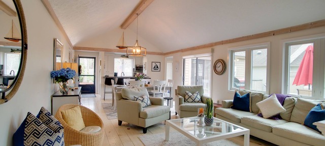 2 Mi to Beach: Charming Cape Cod Home w/Patio! in Mashpee